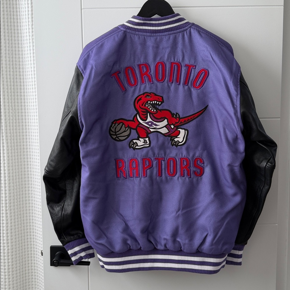 Mitchell & Ness Toronto Raptors Varsity - Picture 8 of 17